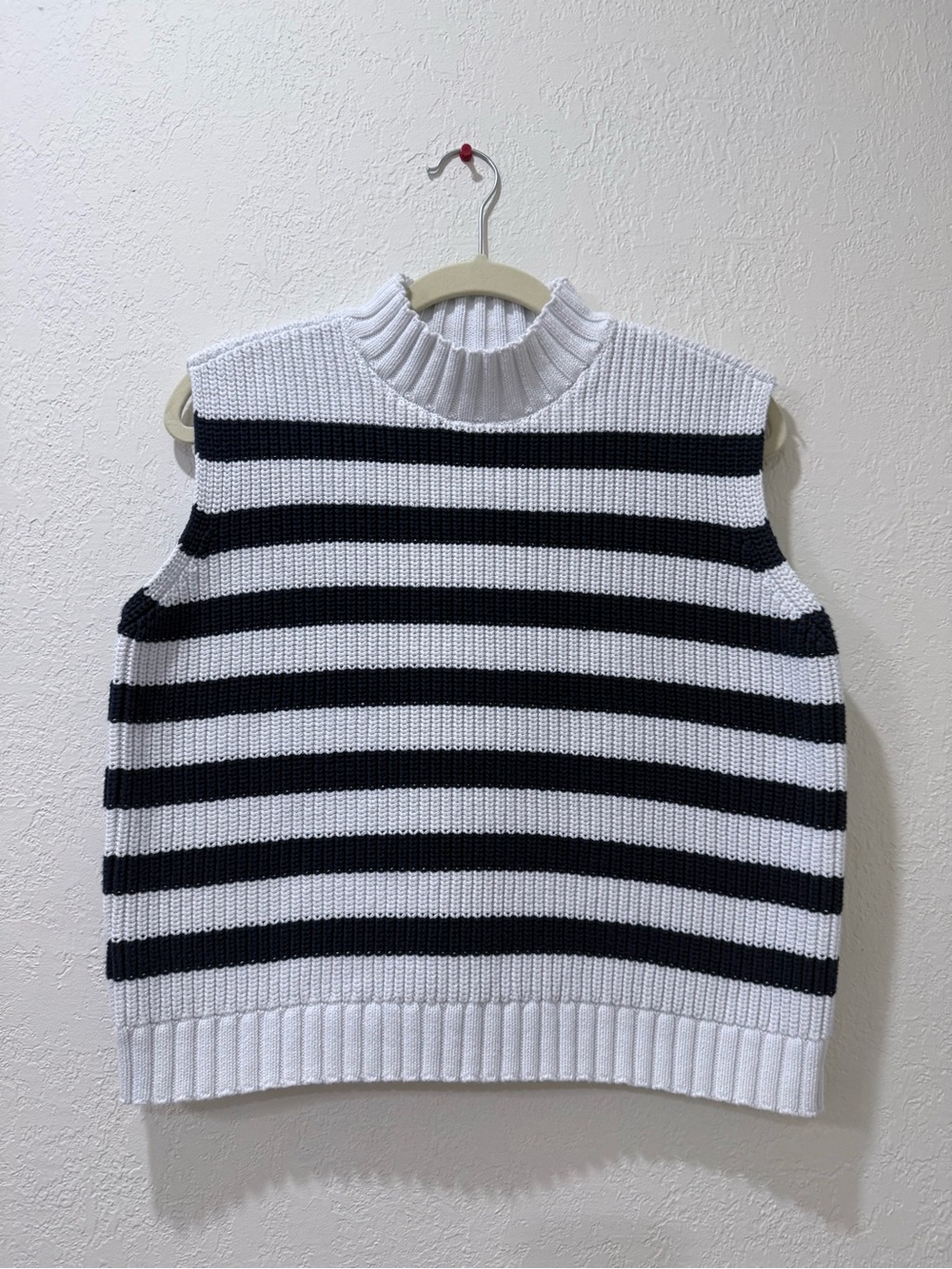 LOFT Black & White Striped Sleeveless Turtleneck Sweater Vest. New w/o tag.